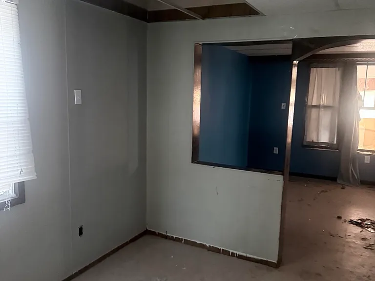 715 W Cushing St — Photo 3