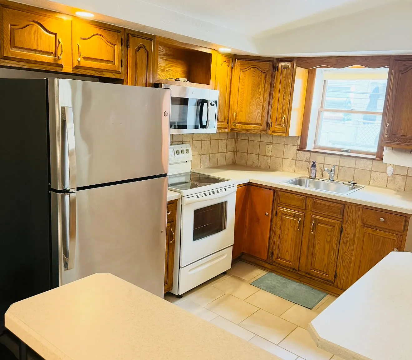 3 bed, 1334 sqft, $1,950 — Photo 4