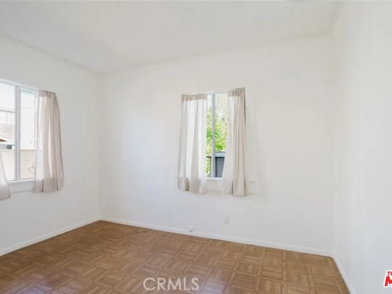 609 Alexander St — Photo 12