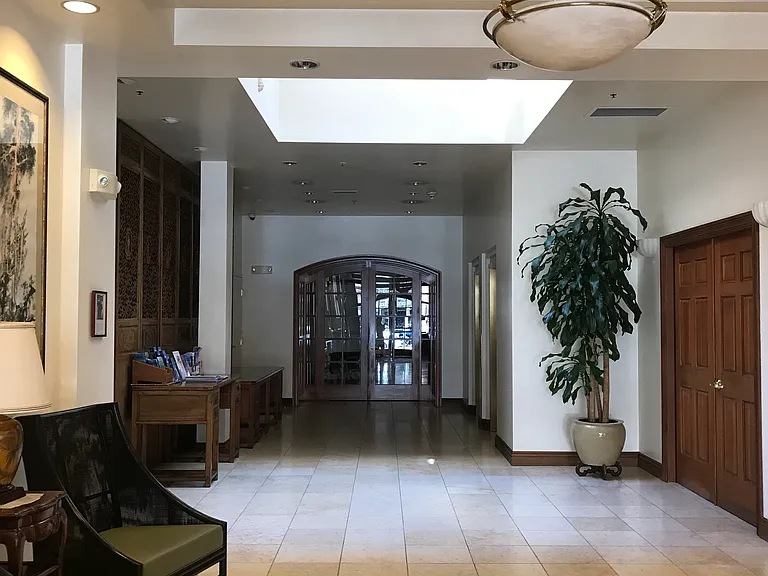 615 Broadway — Photo 5