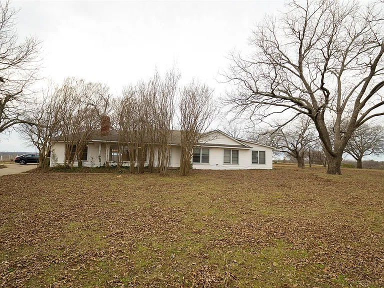 2047 FM 2933 — Photo 33