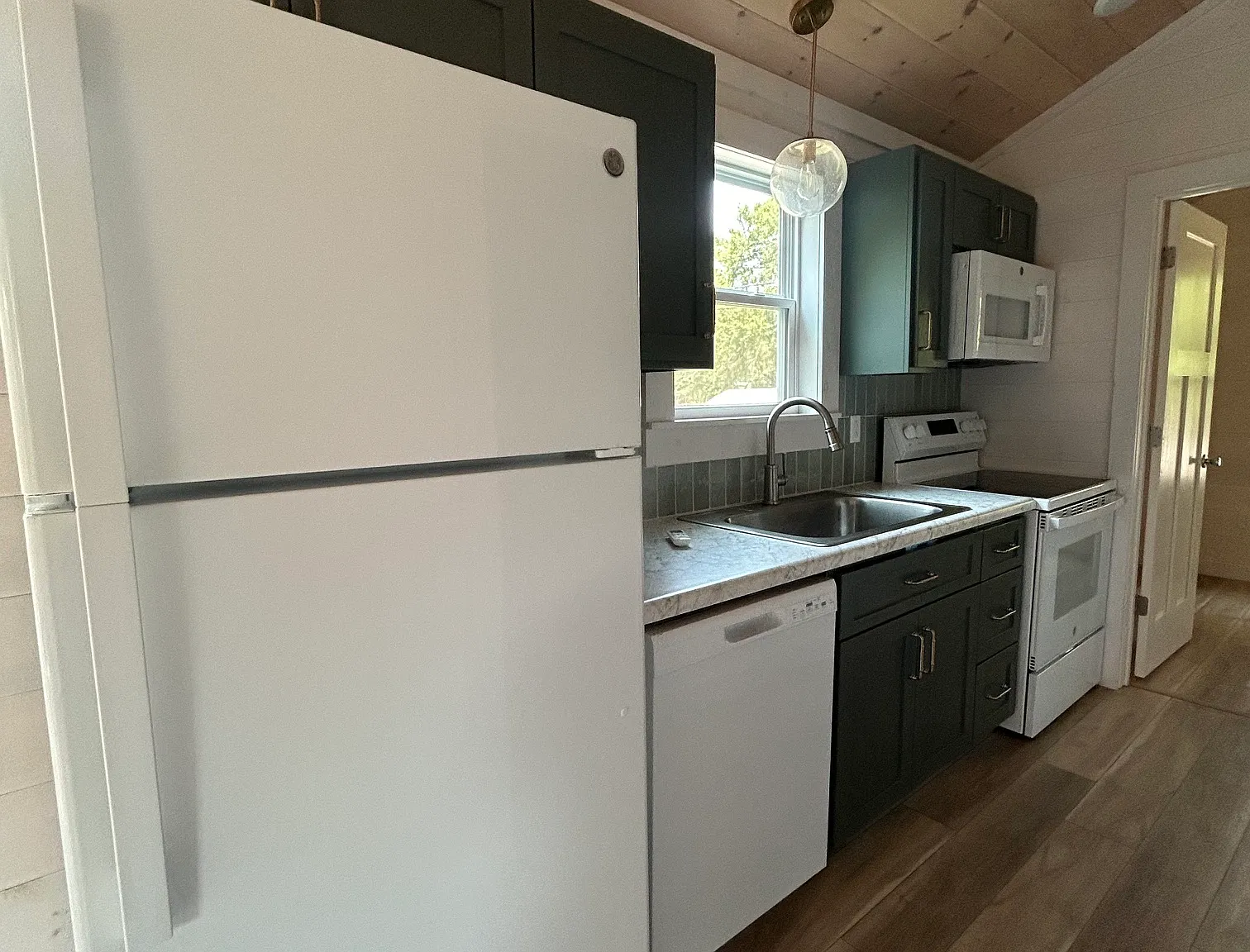 2915 Oakview Road - 1 — Photo 3