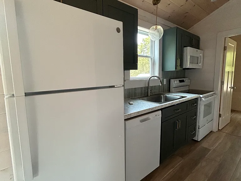 2915 Oakview Rd — Photo 3