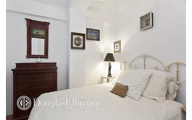 Sold by Douglas Elliman | media 24