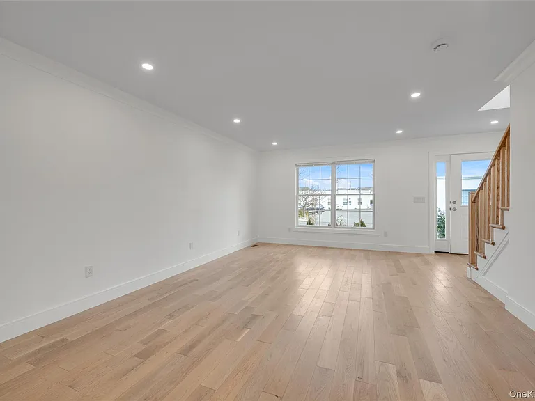 1 Manhasset Ave #B — Photo 10