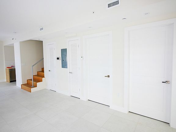 4th image of 643 Jefferson Ave APT 11