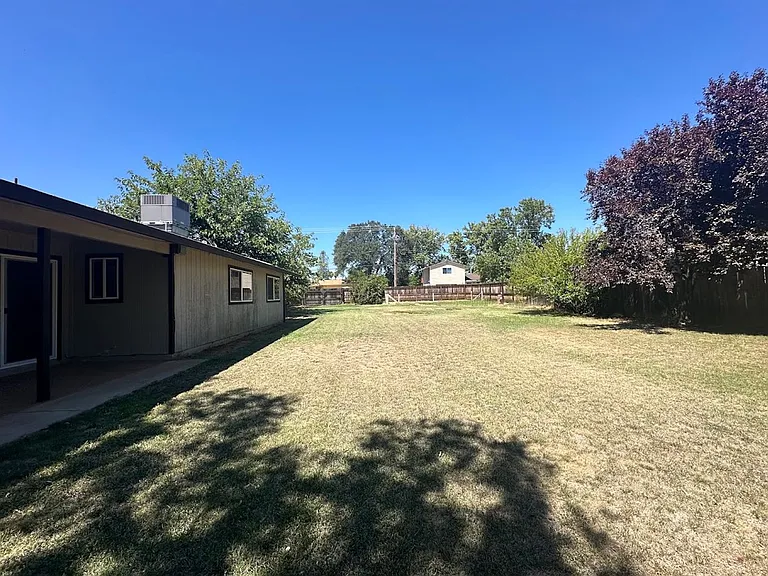 3735 Rhonda Rd — Photo 18