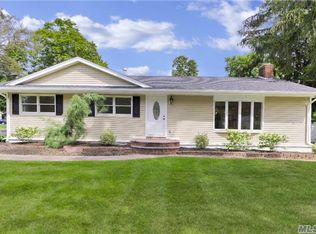 35 Hawkton Pl, Lake Grove, NY 11755