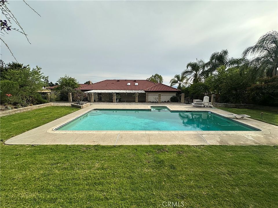 1st image of 9388 Valley View St