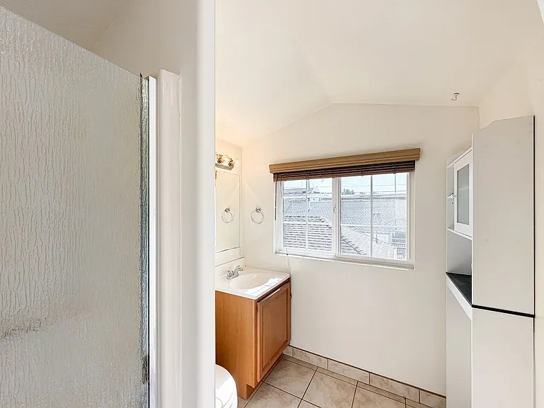 SD: Bright 2BD/2BA Unit in University Heights with A/C, In-Unit Laundry & 1 Reserved Parking — Photo 16