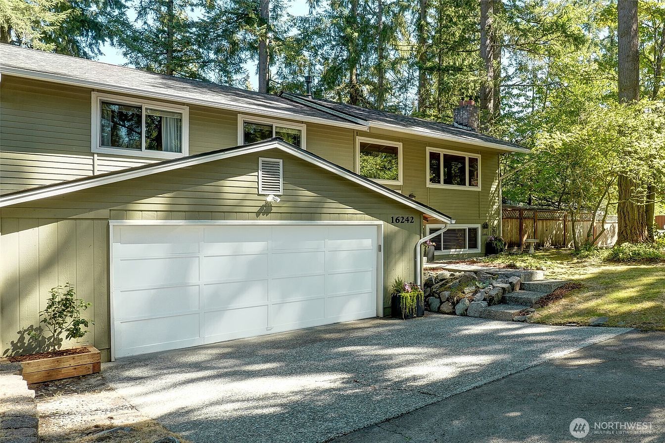 1st image of 16242 NE 30th Street
