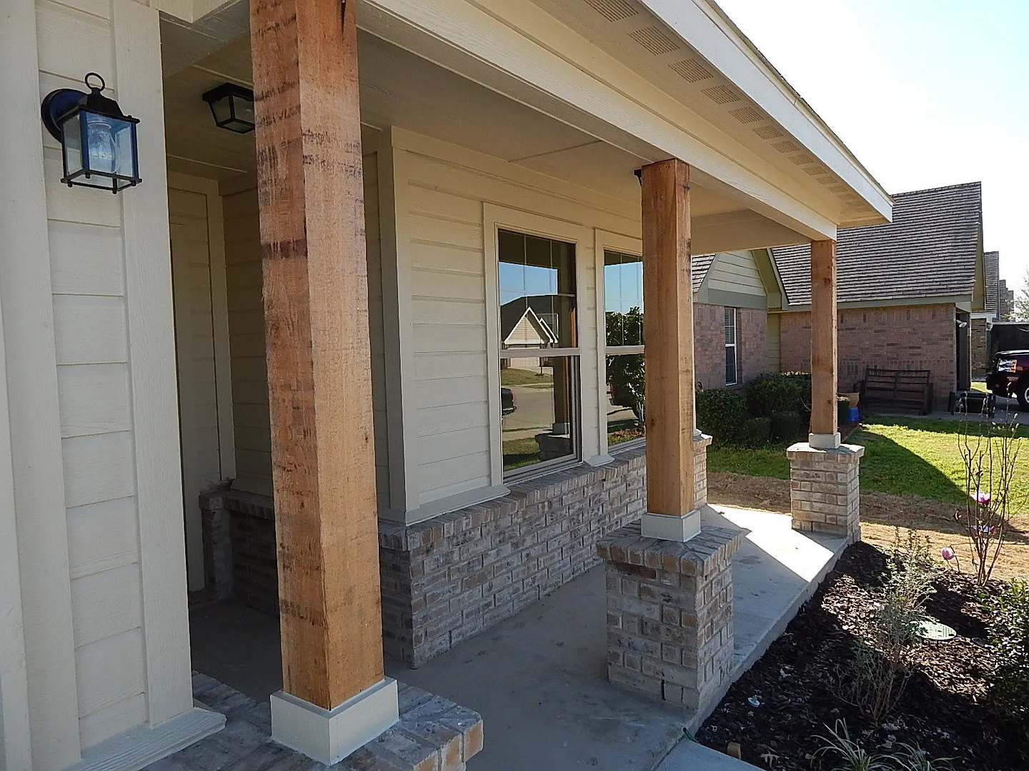 5-Bedroom Home with Spacious Layout, Fenced Yard & Pet-Friendly Living — Photo 3