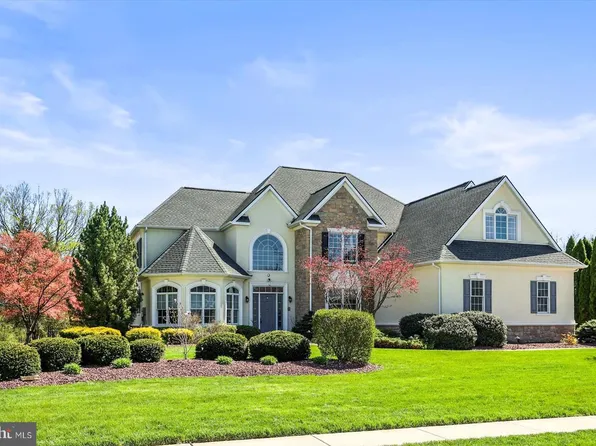 1332 Stonehenge Dr, York, PA 17404