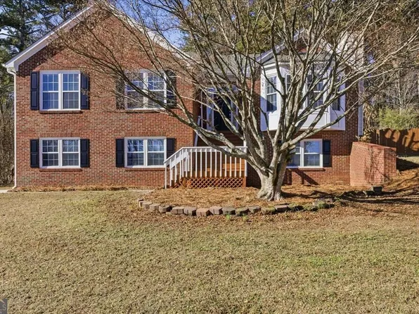 2044 Lakeland Dr, Dacula, GA 30019