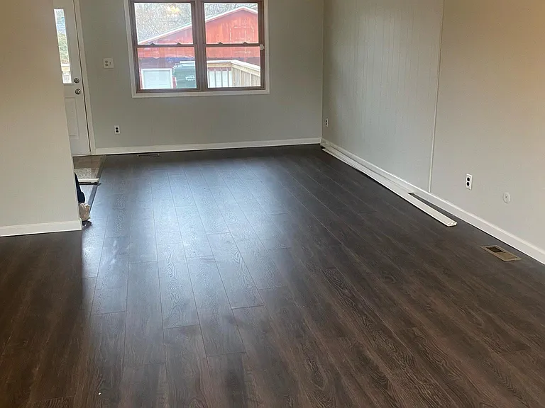 2014 E Vermont Ave — Photo 2