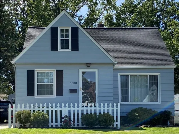 5680 Shawnee Dr, Lyndhurst, OH 44124