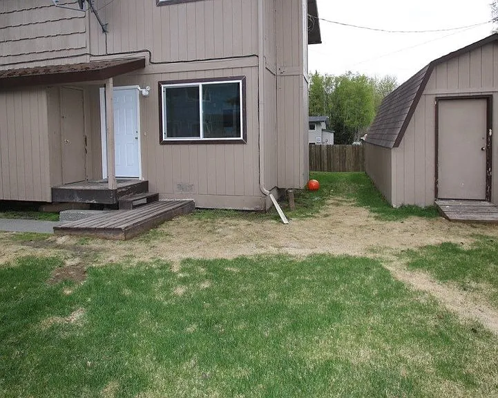 813 W 75th Ave — Photo 2