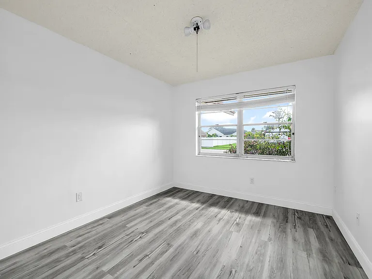23073 SW 56th Ave — Photo 8