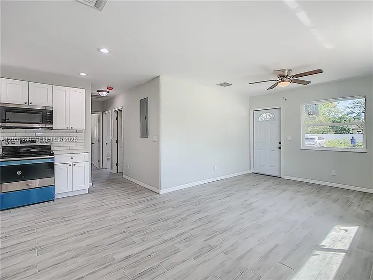 3921 SW 31st Dr — Photo 16