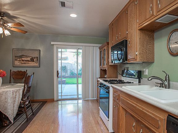 3rd image of 22955 Blythe St