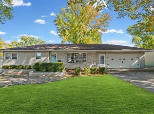 903 S Longview Rd, Monticello, IL 61856