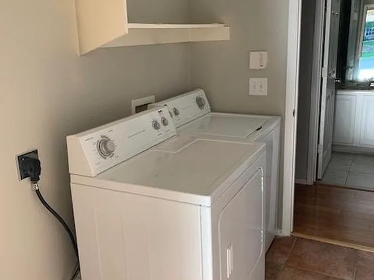 1748 Sunset Ridge Dr — Photo 16