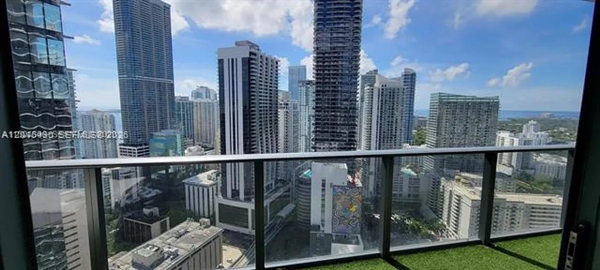 Building Photo - 801 S Miami Ave #3402