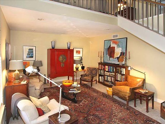 2nd image of 13 Gallery Ct