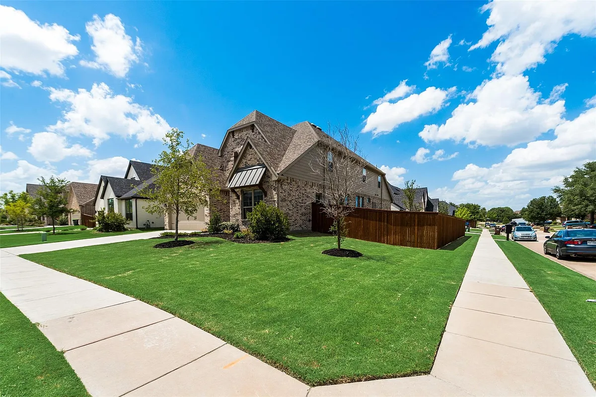 Building Photo - 4601 Parkridge Dr