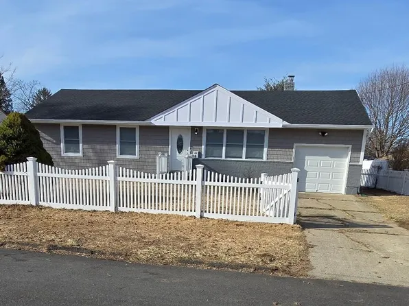 3 Willowtree Place, Huntington Station, NY 11746