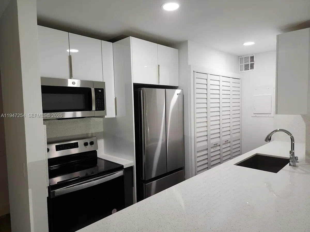 Photo 2 of 18 - 4545 Treehouse Ln #H - Tamarac, FL Building Photo - 4545 Treehouse Ln #H