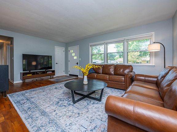 5th image of 2791 Carrie Ln