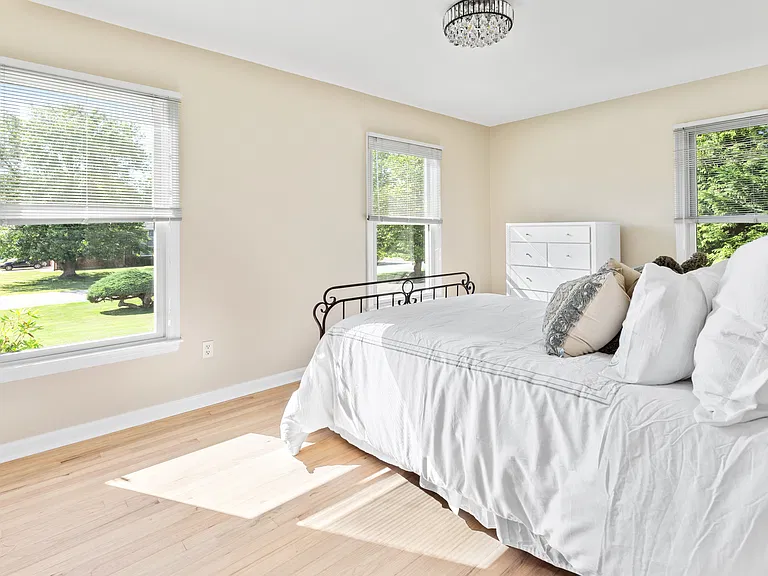 20 Underhill Dr — Photo 17