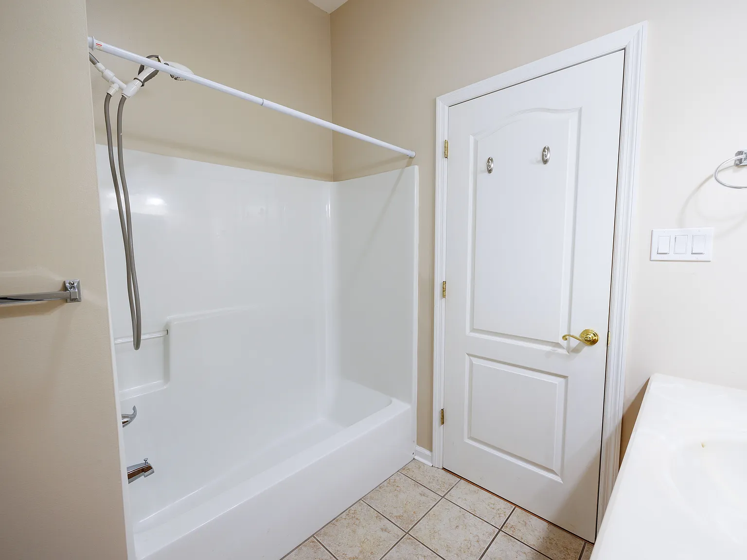2 bed, 1799 sqft, $1,800 — Photo 2