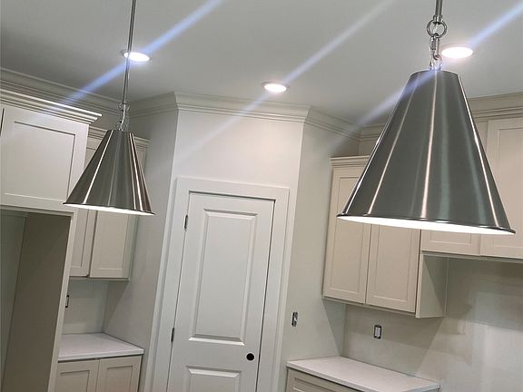 5th image of 707 Joseph Ln