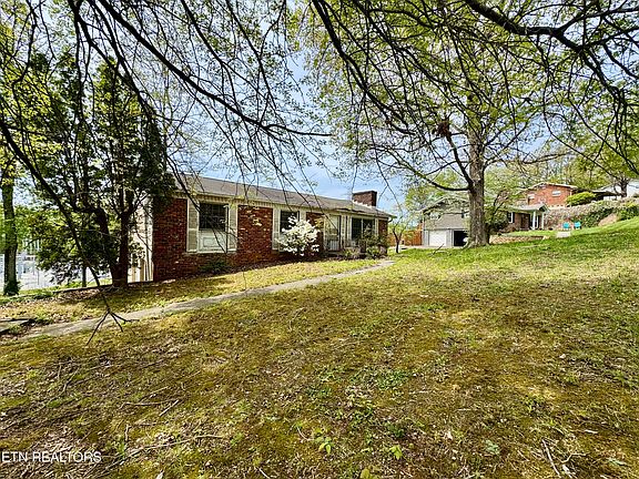3rd image of 4520 Royalview Rd