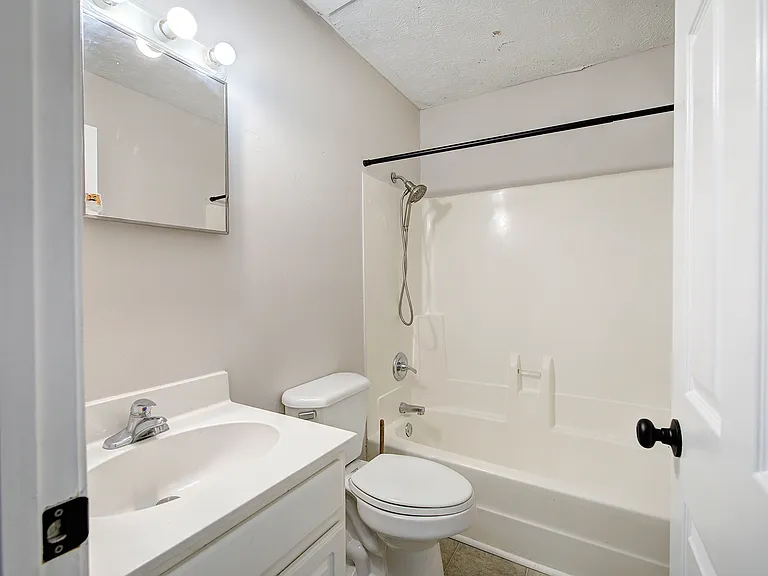 1 Briarwood Ln — Photo 15