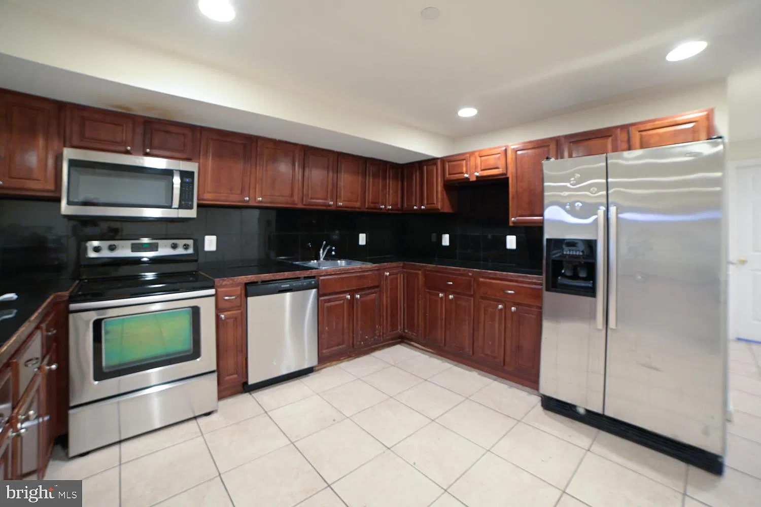 5 bed, 3.0 bath, 2283 sqft, $3,250 — Photo 4