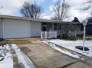 708 12th Ave, De Witt, IA 52742