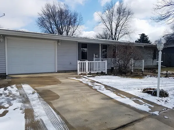 708 12th Ave, De Witt, IA 52742