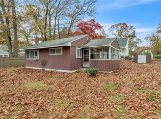 99 Laurelwood Dr E, Niantic, CT 06357
