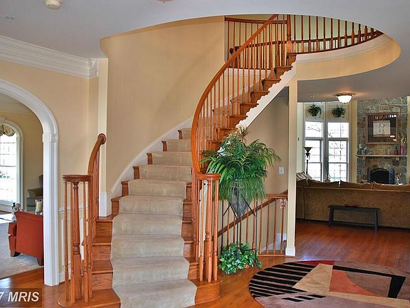 2 Story Foyer with Curved Staircase