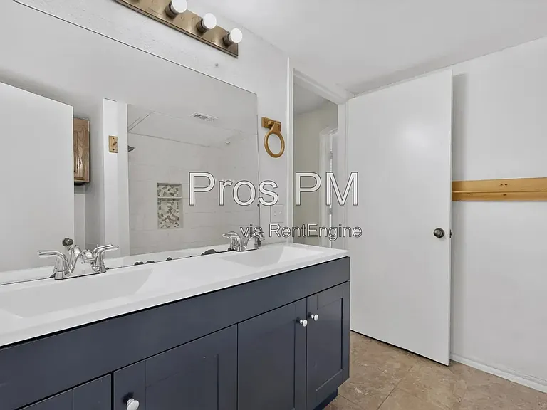734 W Collins St — Photo 19