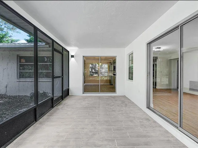 1395 Burnt Oak St — Photo 10