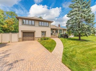 115 Hunter Ridge Rd N, Massapequa, NY 11758