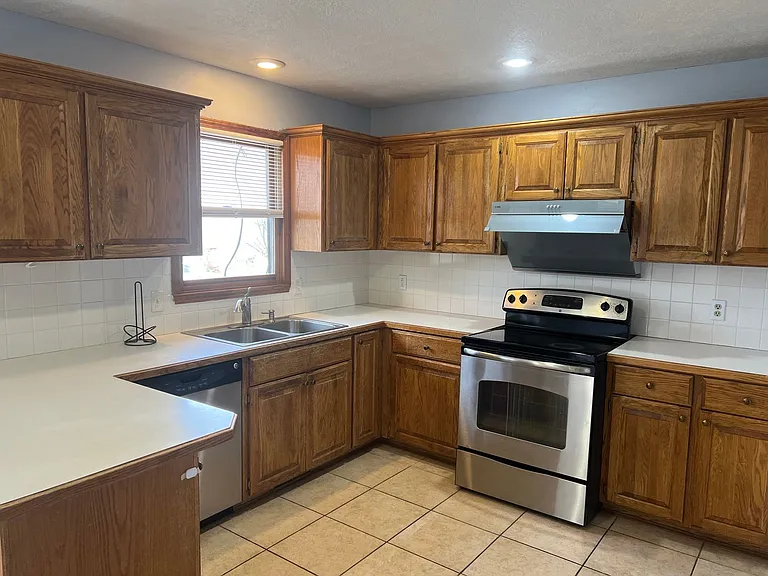 3243 S Nettleton Ave — Photo 5
