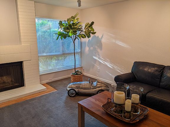 5th image of 2290 Sierra Blvd APT D