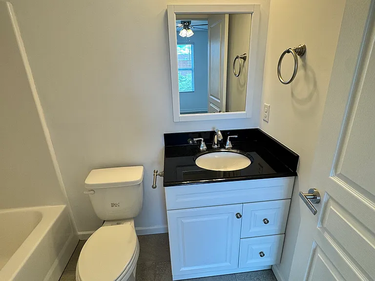 1561 14th Ave NE #B — Photo 15