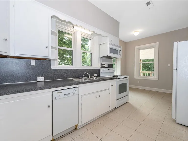 457 N Potomac St — Photo 10