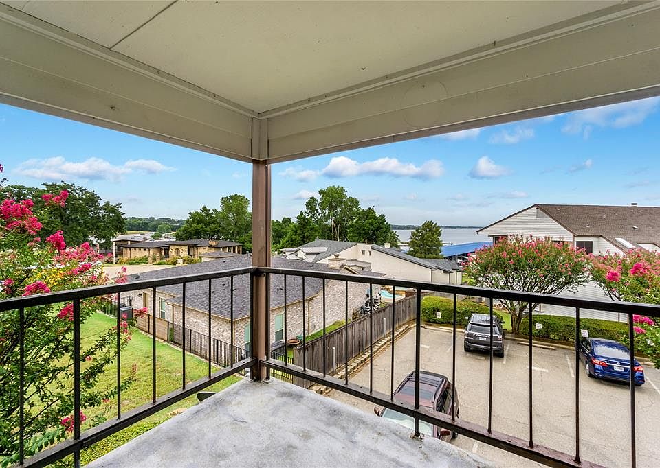 1st image of 440 Yacht Club Dr APT E